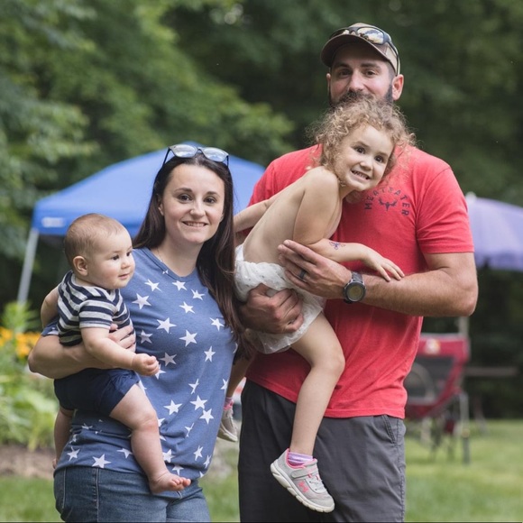 Meet your Posher, Becca - Picture 4 of 4